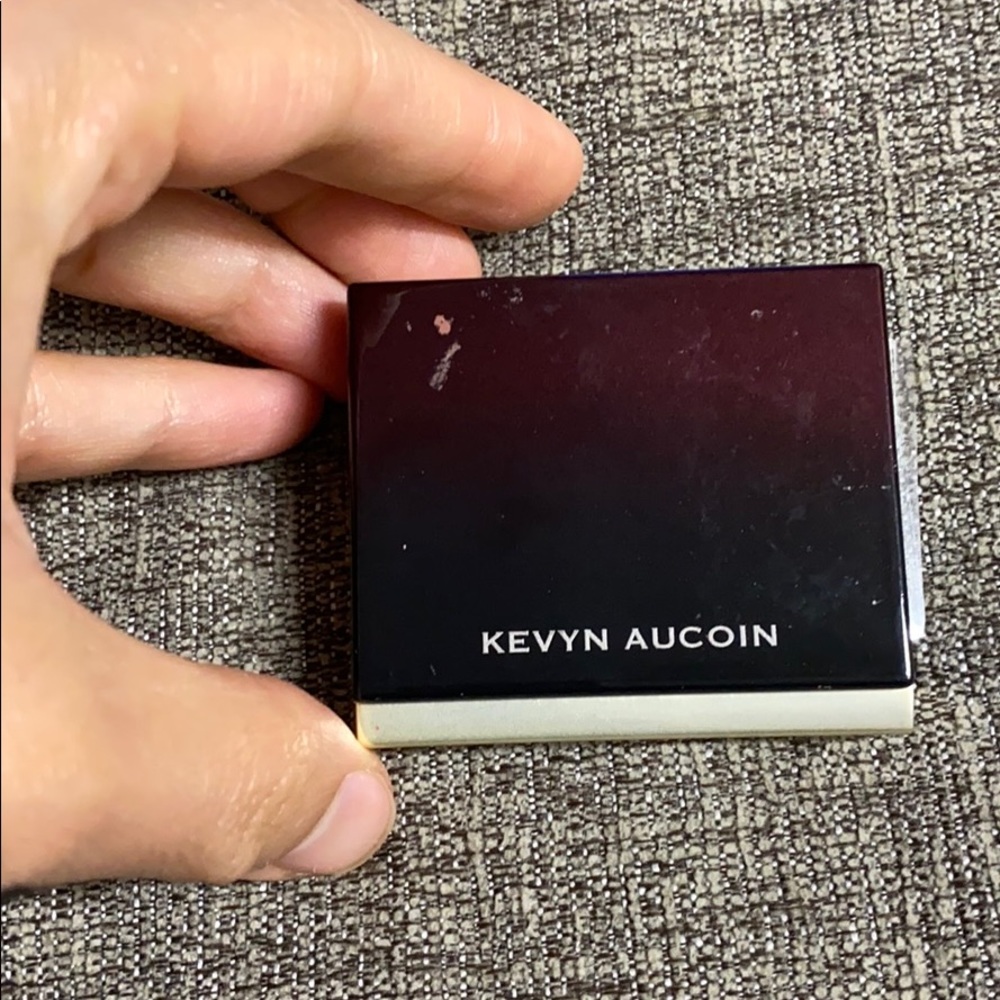 kevyn aucoin candlelight highlighter